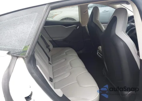 2013 Tesla Model S Performance z USA, uszkodzony, nr VIN 5YJSA1DP0DFP21946